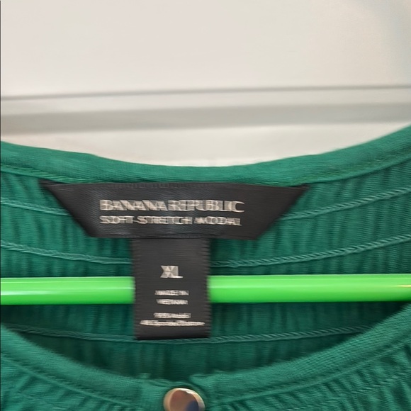 Banana Republic Green Pleated Sleeveless Top - Picture 2 of 10